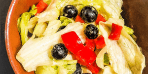 avocado, bilberry and red pepper salad