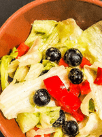 avocado, bilberry and red pepper salad